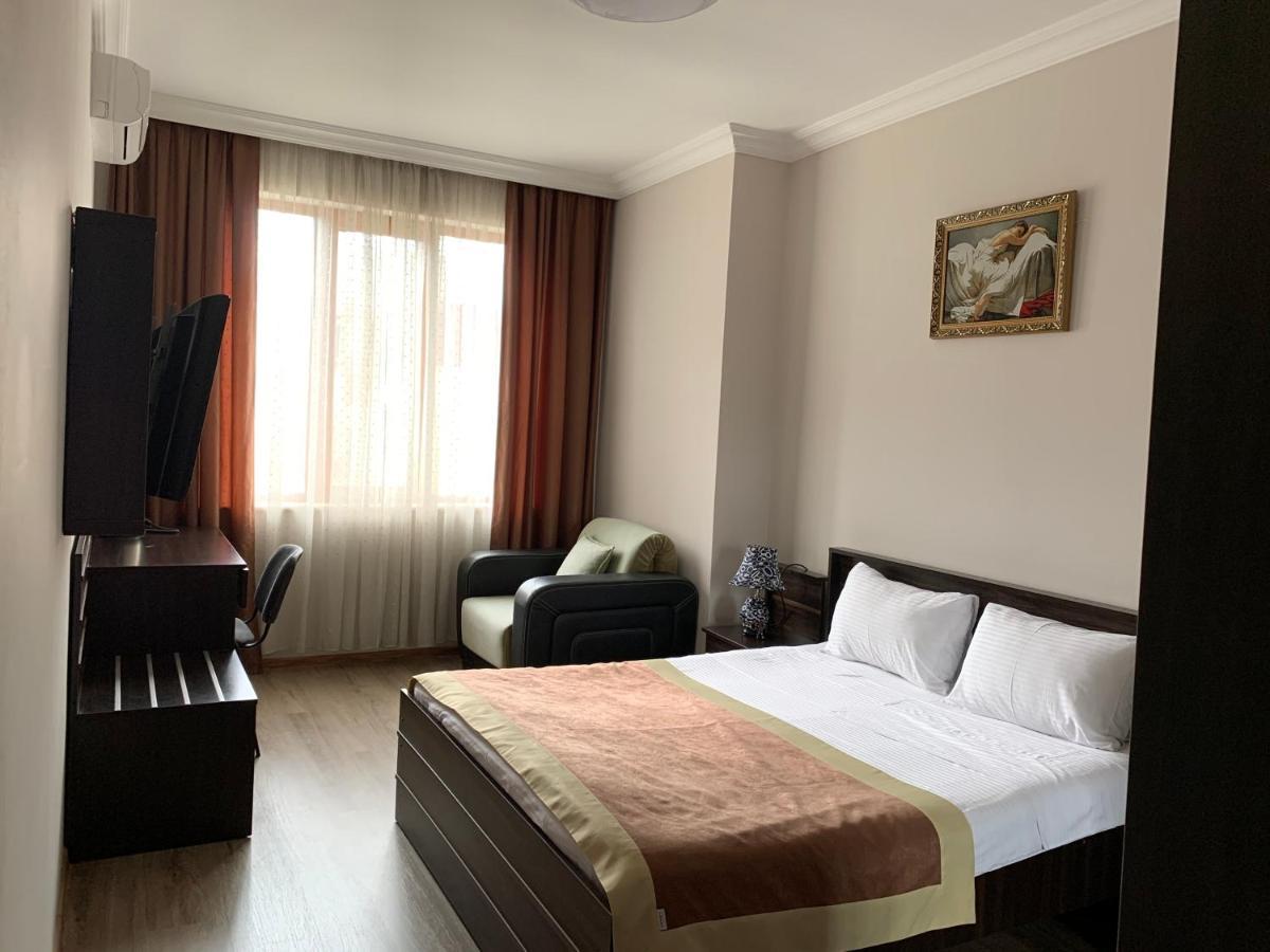 Hotel Brighton Batumi Exterior foto