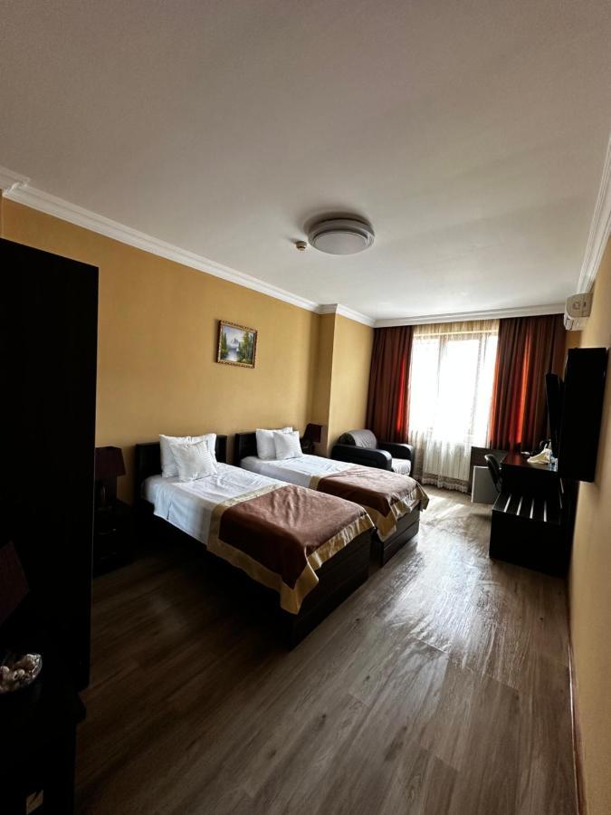 Hotel Brighton Batumi Exterior foto