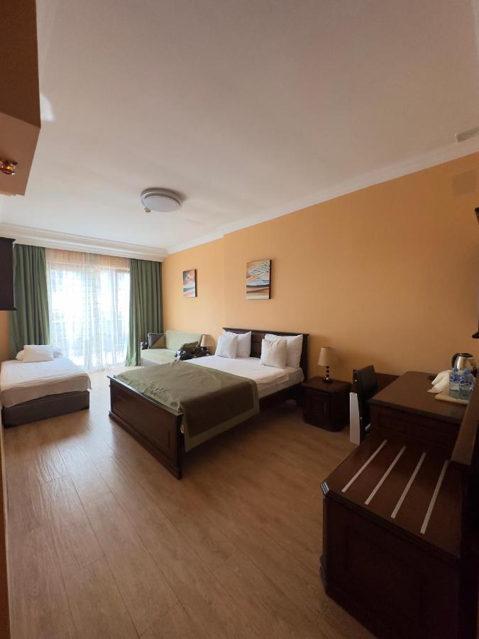 Hotel Brighton Batumi Exterior foto