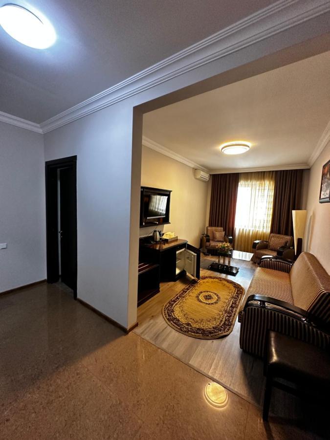 Hotel Brighton Batumi Exterior foto